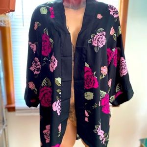 Rose pattern satin kimono
